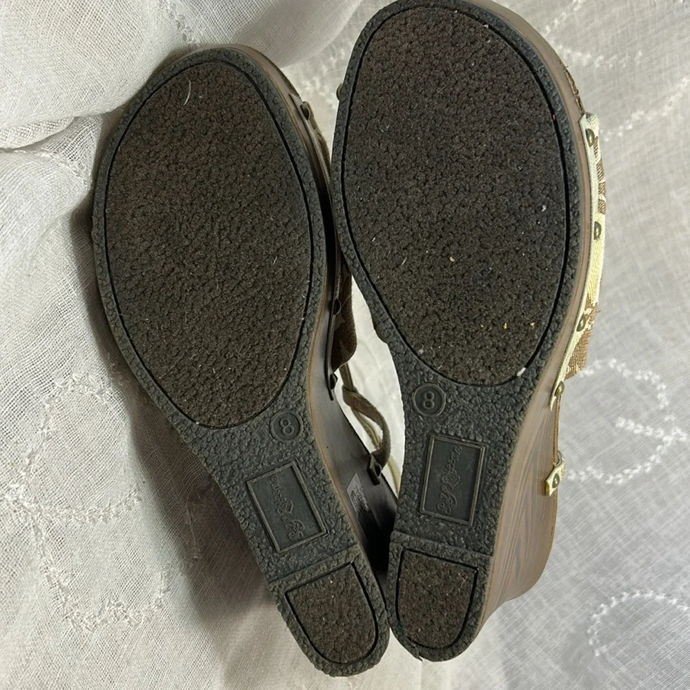 Self Esteem almost NEW wedge bow sandals